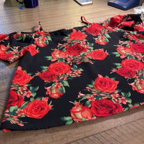 Romantic Summer Evening Rose Blouse with Sexy Off Shoulders. Pack for vacation - Picture 5 of 14